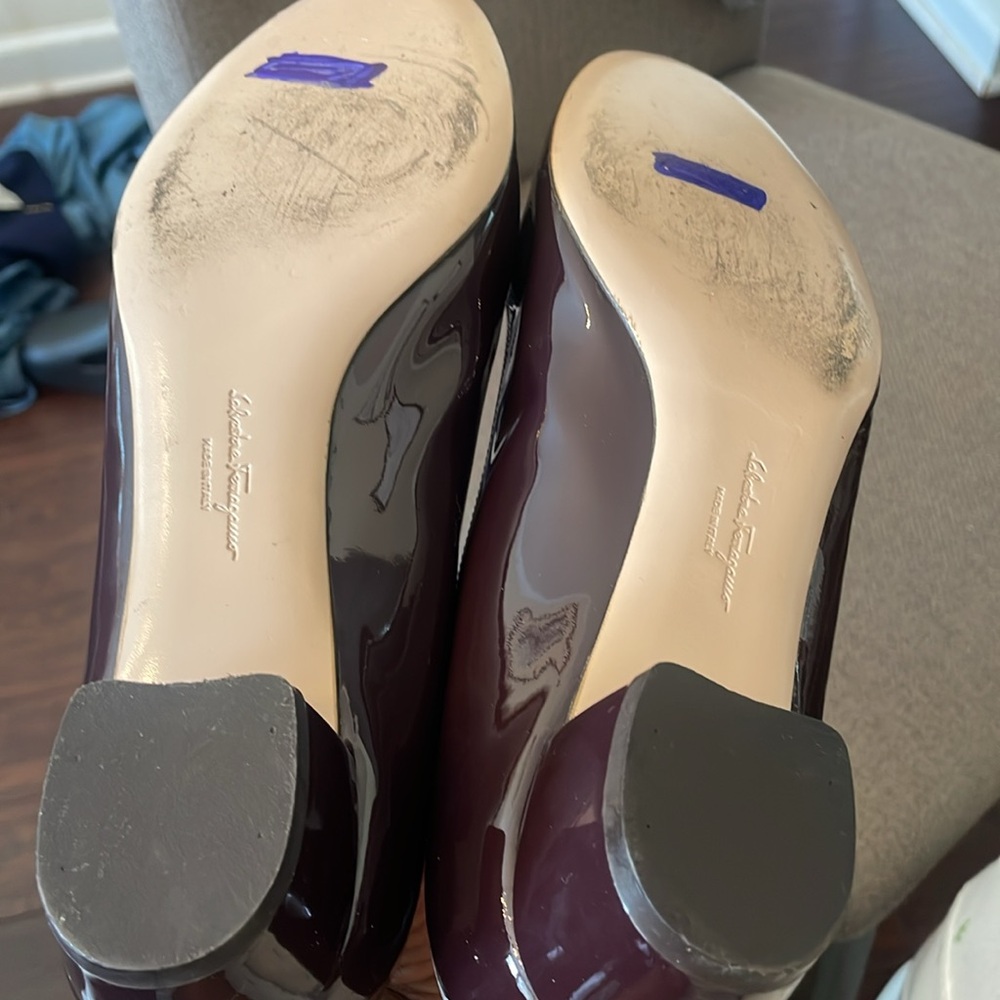 Salvatore Ferragamo burgundy patent leather block heels - Picture 5 of 6